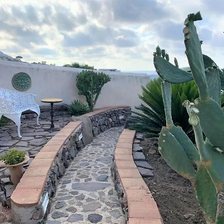 Villa La Resilienza - Eoliana Sul Mare, In Centro A Malfa (Salina)