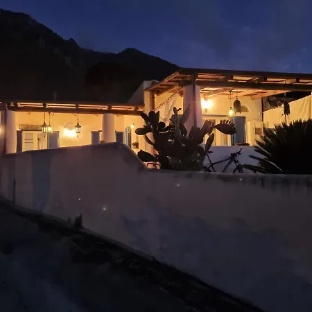 Villa La Resilienza - Eoliana Sul Mare, In Centro A Malfa (Salina)
