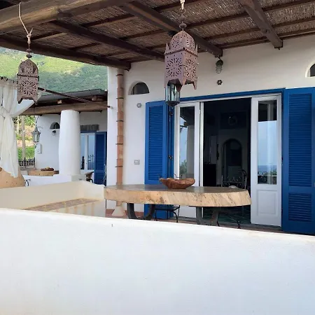 La Resilienza - Eoliana Sul Mare, In Centro A